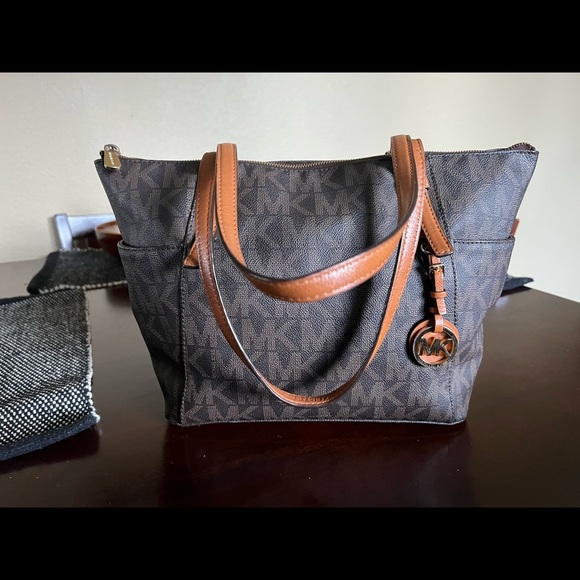 MK Tote - Picture 4 of 4